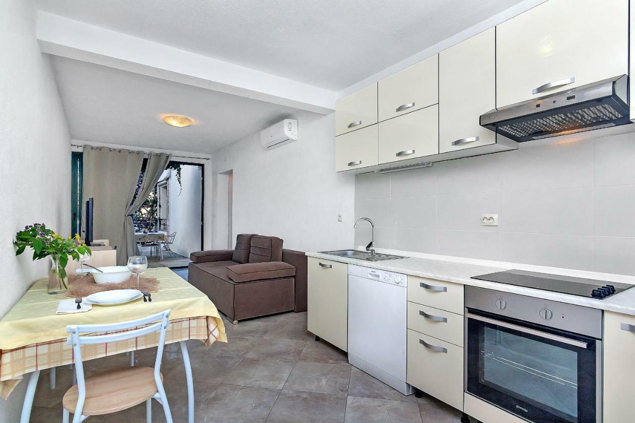 Apartmani Nikola Zastrazisce ภายนอก รูปภาพ